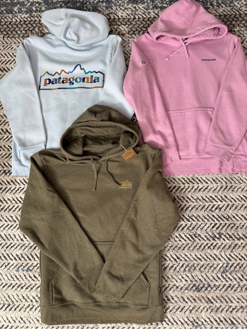 PATAGONIA- LOT OF 3! 1 NEW WITH TAGS AND 2 LIKE NEW WITHOUT TAGS! MSRP 340.00